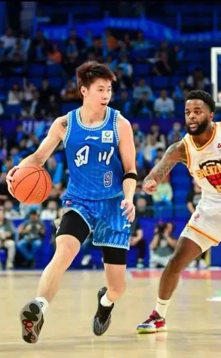 刻苦训练篮球时如何避免受伤的建议_1